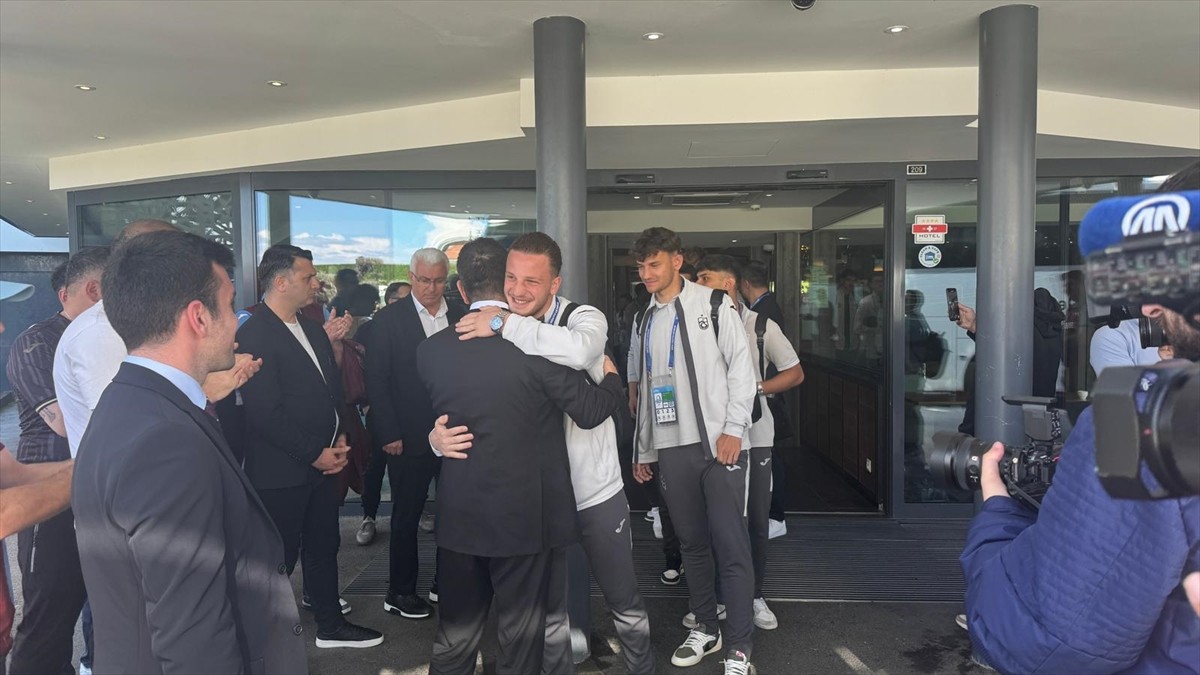 UEFA Gençlik Ligi'nde finalinde Trabzonspor 19 Yaş Altı Futbol Takımı, İspanya temsilcisi...