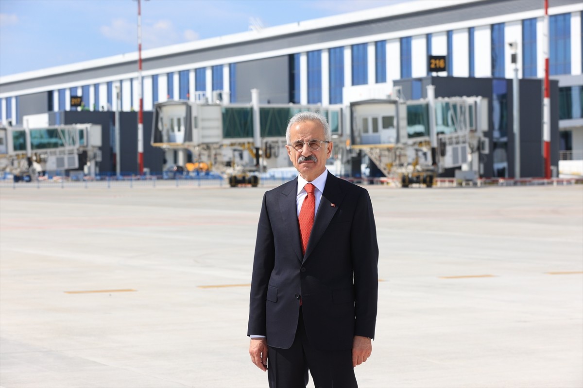  Ulaştırma ve Altyapı Bakanı Abdulkadir Uraloğlu, Cumhurbaşkanı Recep Tayyip Erdoğan'ın...