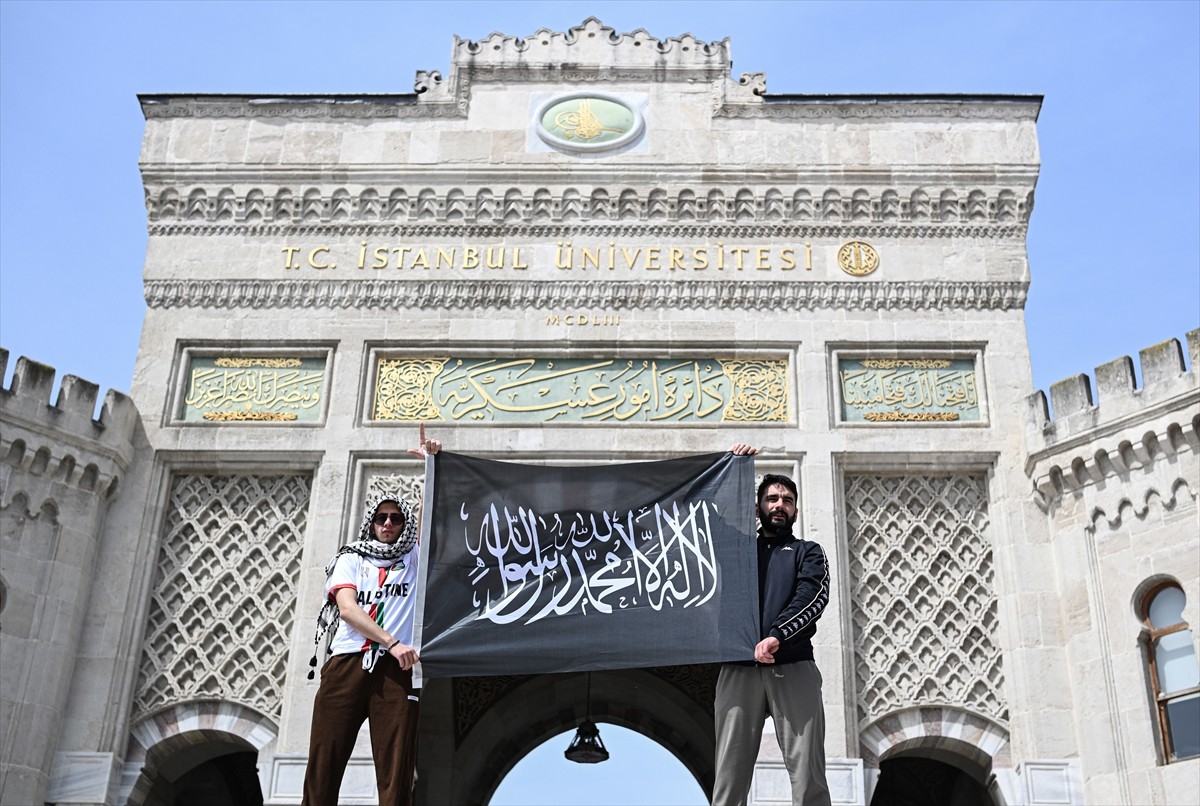Üniversite öğrencileri, İsrail'in Gazze'ye yönelik saldırılarının sona erdirilmesi için Beyazıt...