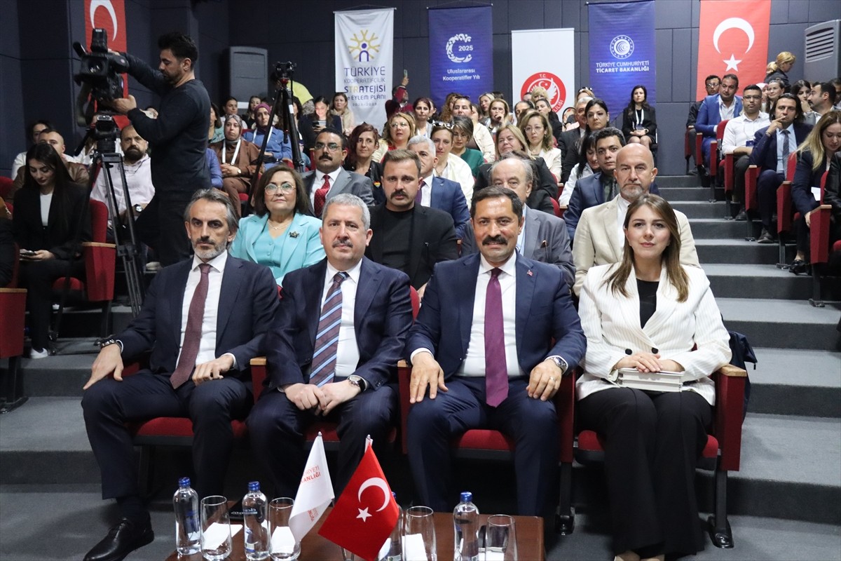 Valiliğin ev sahipliğinde Kültür ve Sanat Çarşısı'nda Ticaret Bakanlığı tarafından Kadın...