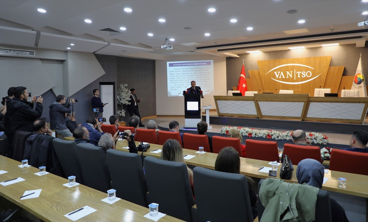 Van'da 19-20 Nisan'da düzenlenecek "3. Akdamar Adası Badem Çiçeği Festivali"nin tanıtım toplantısı...