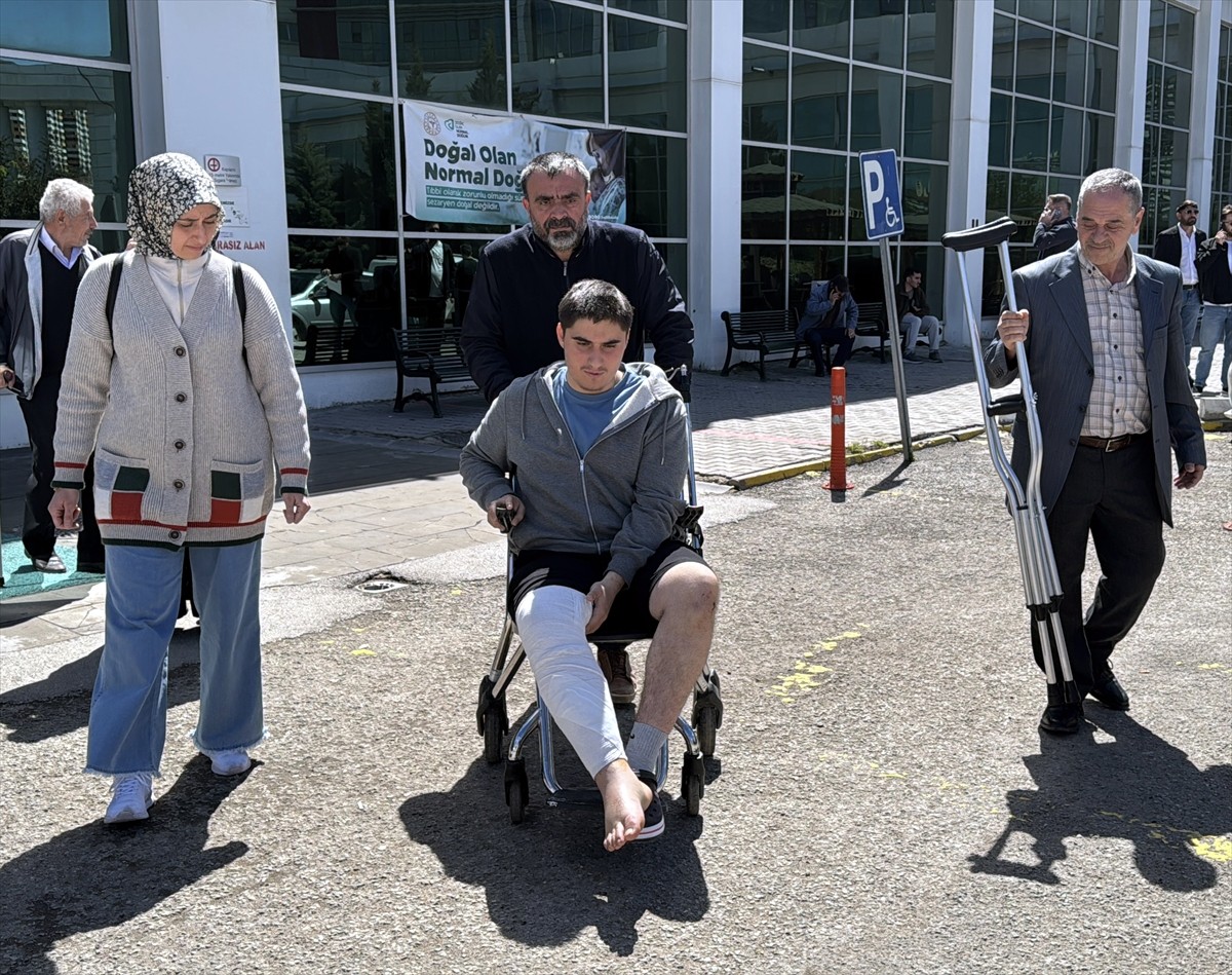 Yahşihan Belediyesi sınırlarındaki Kırıkkale Üniversitesi yerleşkesinde sahipsiz köpeklerin...