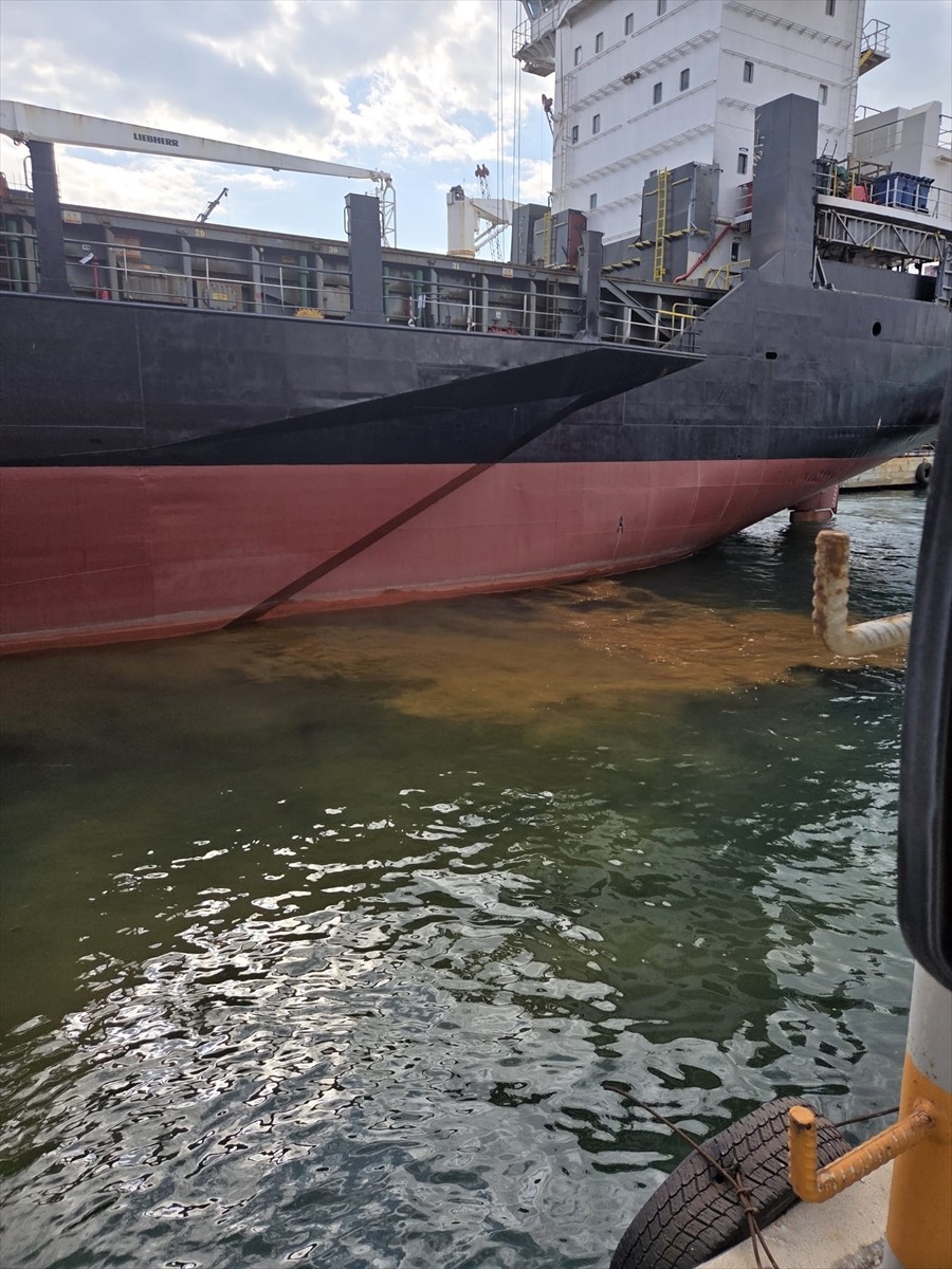 Yalova'da Marmara Denizi'ni kirlettiği tespit edilen gemiye 26 milyon 656 bin 373 lira ceza...