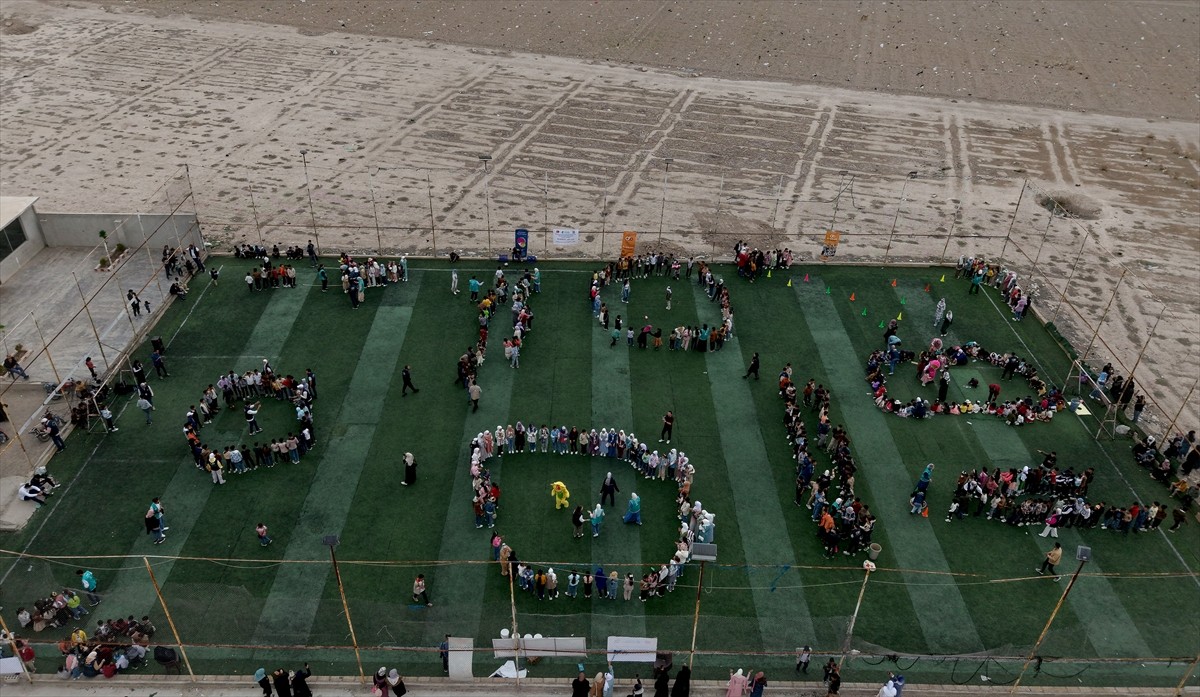 Yeryüzü Çocukları Derneği, Suriye'nin başkenti Şam'da düzenlediği etkinlikte 500 yetim çocuğun...
