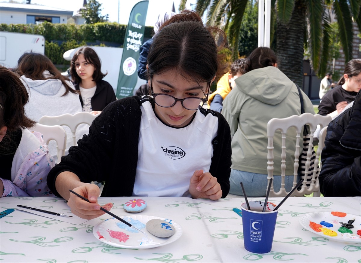Yeşilay, 23 Nisan Ulusal Egemenlik ve Çocuk Bayramı'nı kutlamak amacıyla Sepetçiler Kasrı'nda...
