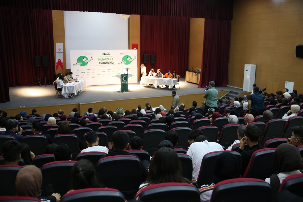 Yeşilay Liseler Arası Münazara Turnuvası Güneydoğu Anadolu Bölgesi finali Şanlıurfa'da düzenlendi....