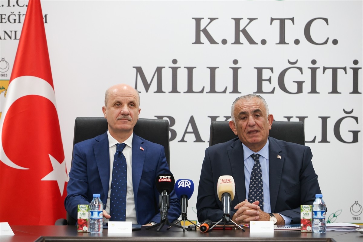 Yükseköğretim Kurulu (YÖK) Başkanı Prof. Dr. Erol Özvar, resmi ziyaretlerde bulunmak üzere geldiği...