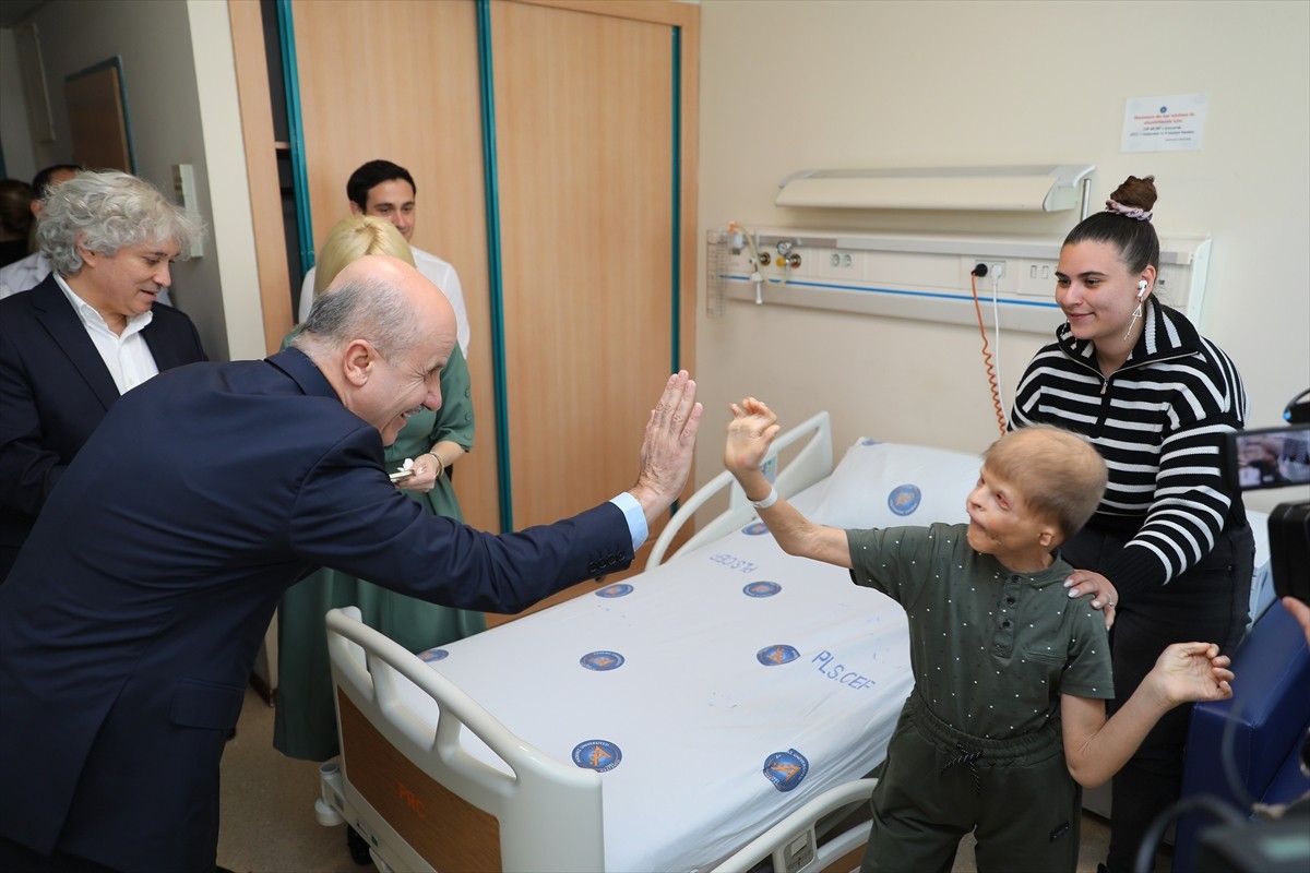 Yükseköğretim Kurulu (YÖK) Başkanı Prof. Dr. Erol Özvar, ülkesindeki savaş nedeniyle 3 yıl önce...