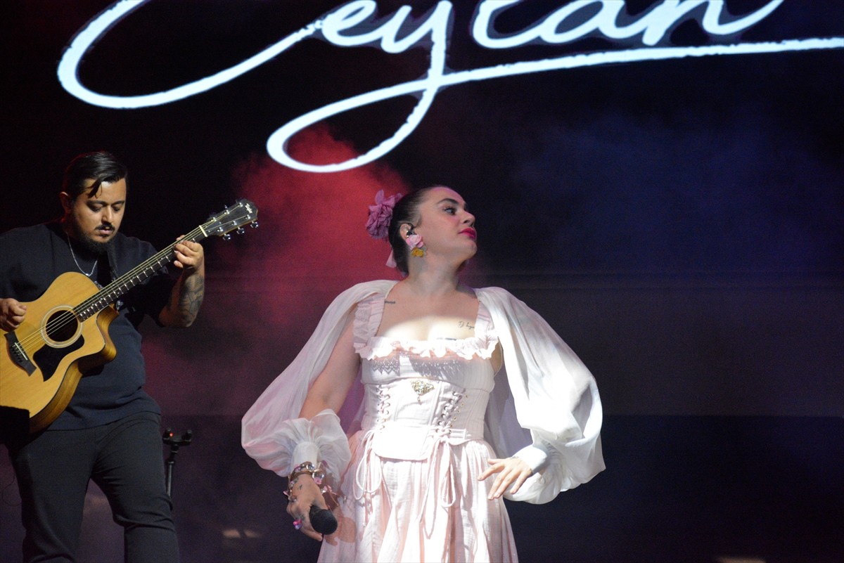 19 Mayıs Atatürk'ü Anma Gençlik ve Spor Bayramı etkinlikleri kapsamında Ceylan Ertem Bursalı...