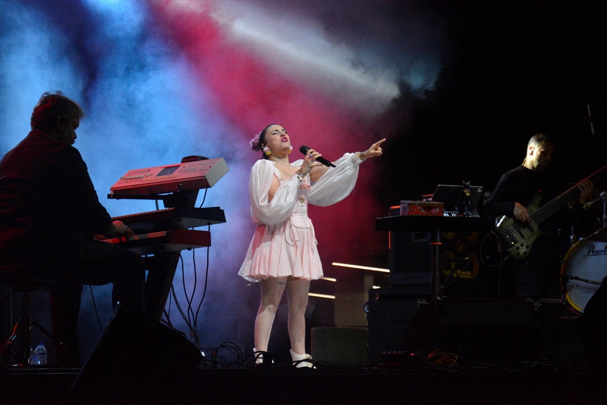 19 Mayıs Atatürk'ü Anma Gençlik ve Spor Bayramı etkinlikleri kapsamında Ceylan Ertem Bursalı...