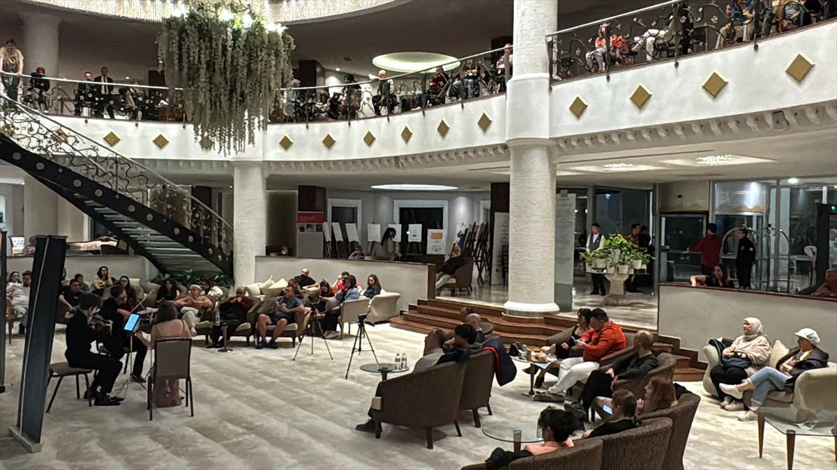 24. Afyonkarahisar Klasik Müzik Festivali'nin üçüncü gününde "Terchitko Di Praga" sahne...