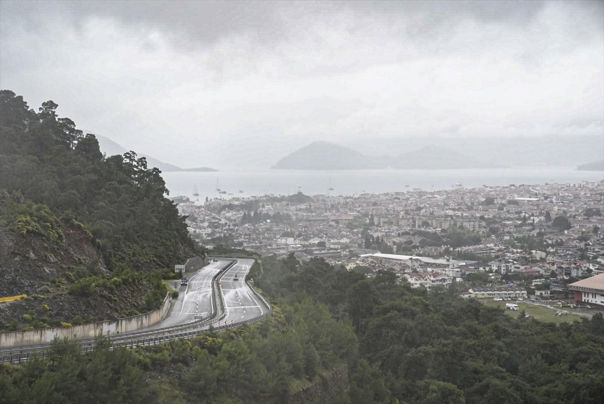 60. Cumhurbaşkanlığı Türkiye Bisiklet Turu'nun beşinci etabı olan Marmaris-Aydın etabı, olumsuz...