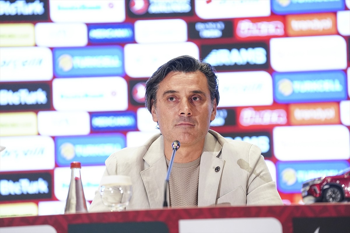 A Milli Futbol Takımı Teknik Direktörü Vincenzo Montella, ay-yıldızlı takımın ABD ve Meksika ile...