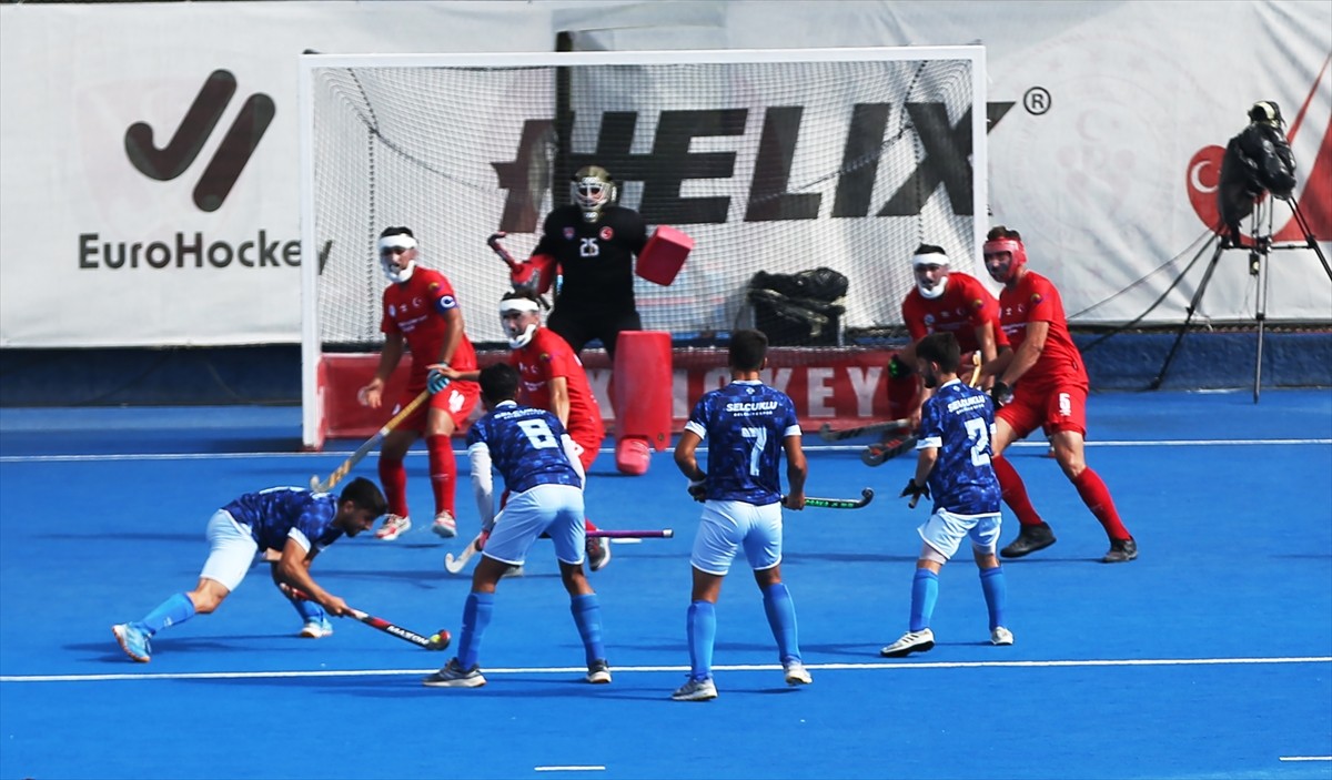 Açık Alan Hokeyi Erkekler Süper Lig play-off yarı final maçında Nevşehir Belediyespor, normal...