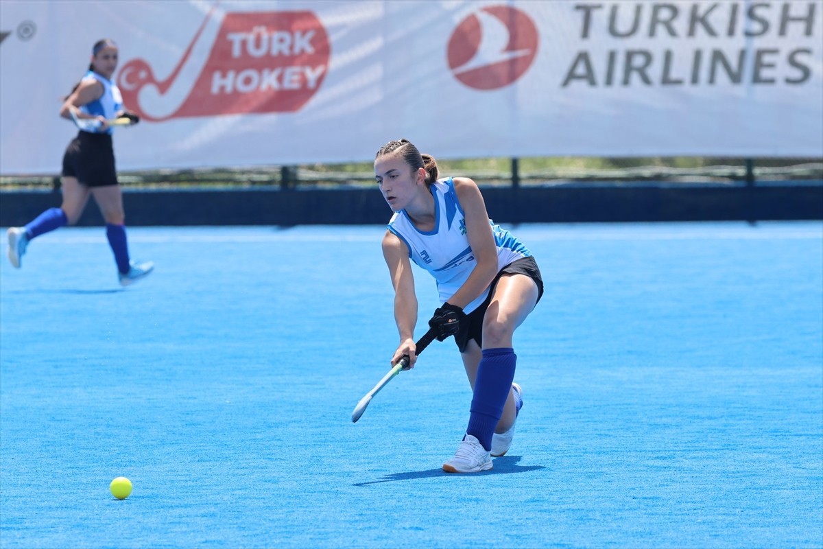 Açık Alan Hokeyi Kadınlar Süper Lig play-off 3'üncülük maçında İstanbul ekibi Haydarpaşa'yı 3-1...