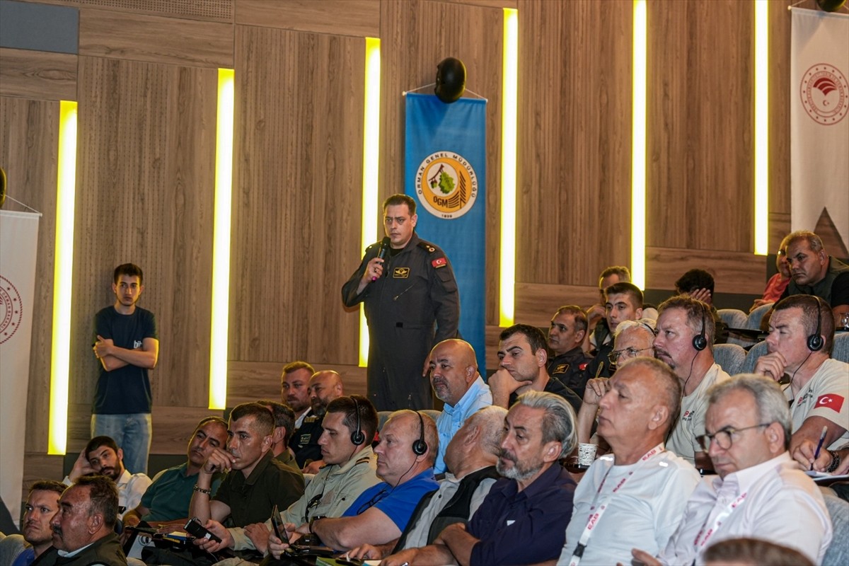 Adana'da, orman bölge müdürlüklerinde görevli hava araçlarının pilotları, mürettebatı ve diğer...