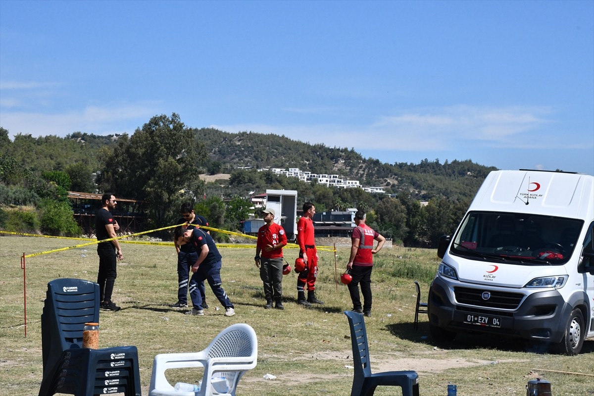 Adana'da Seyhan Baraj Gölü'nde kaybolan genci arama çalışmaları, AFAD koordinesind,e İl Emniyet...