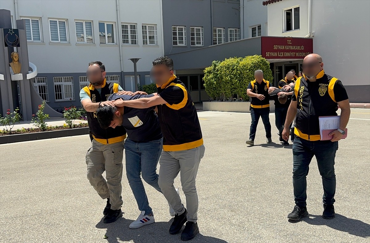 Adana'nın merkez Seyhan ilçesinde bir restorana silahla ateş açılmasıyla ilgili gözaltına alınan 7...