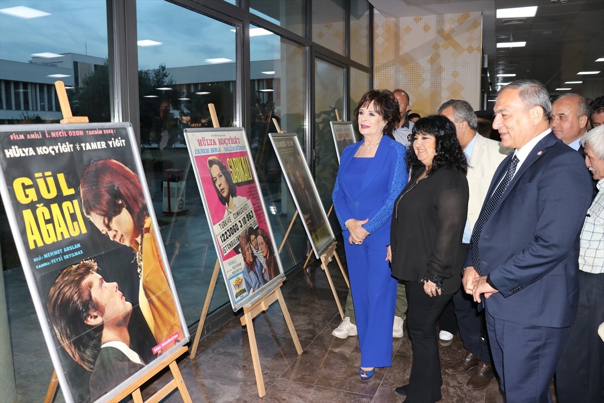 Adana Alparslan Türkeş Bilim ve Teknoloji Üniversitesi'ndeki şenliğe katılan sinema sanatçısı...