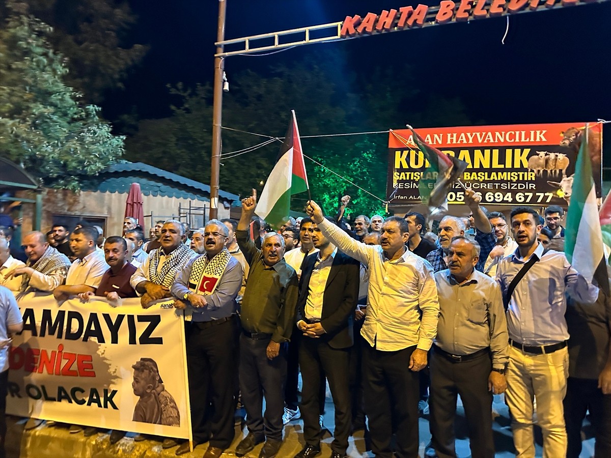Adıyaman'ın Kahta ilçesinde İsrail'in Gazze'ye yönelik saldırıları protesto edildi.