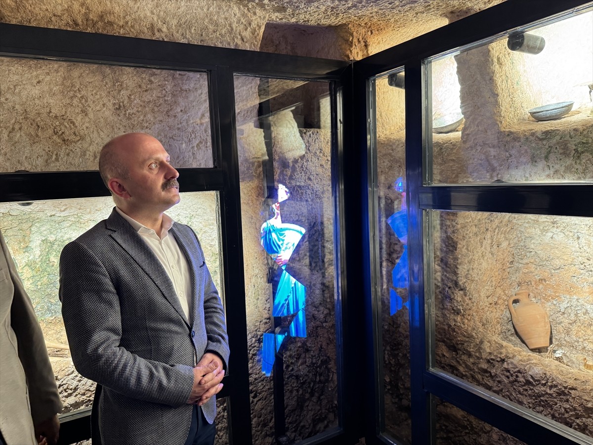 Adıyaman'ın önemli turizm değerlerinden Perre Antik Kenti, yapay zeka destekli hologramlarla...