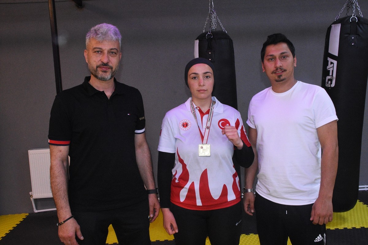 Afyonkarahisar'da zayıflamak için başladığı muaythaide Türkiye şampiyonu olarak milli takıma...