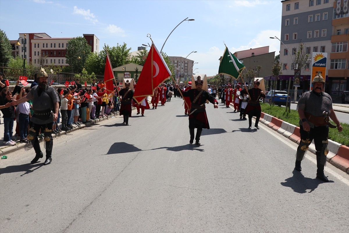 Ağrı'da 3 gün sürecek "Ağrı Bilim Dolu Günler Bilim Şenliği" başladı. Pogram Millet Bahçesi'nde...