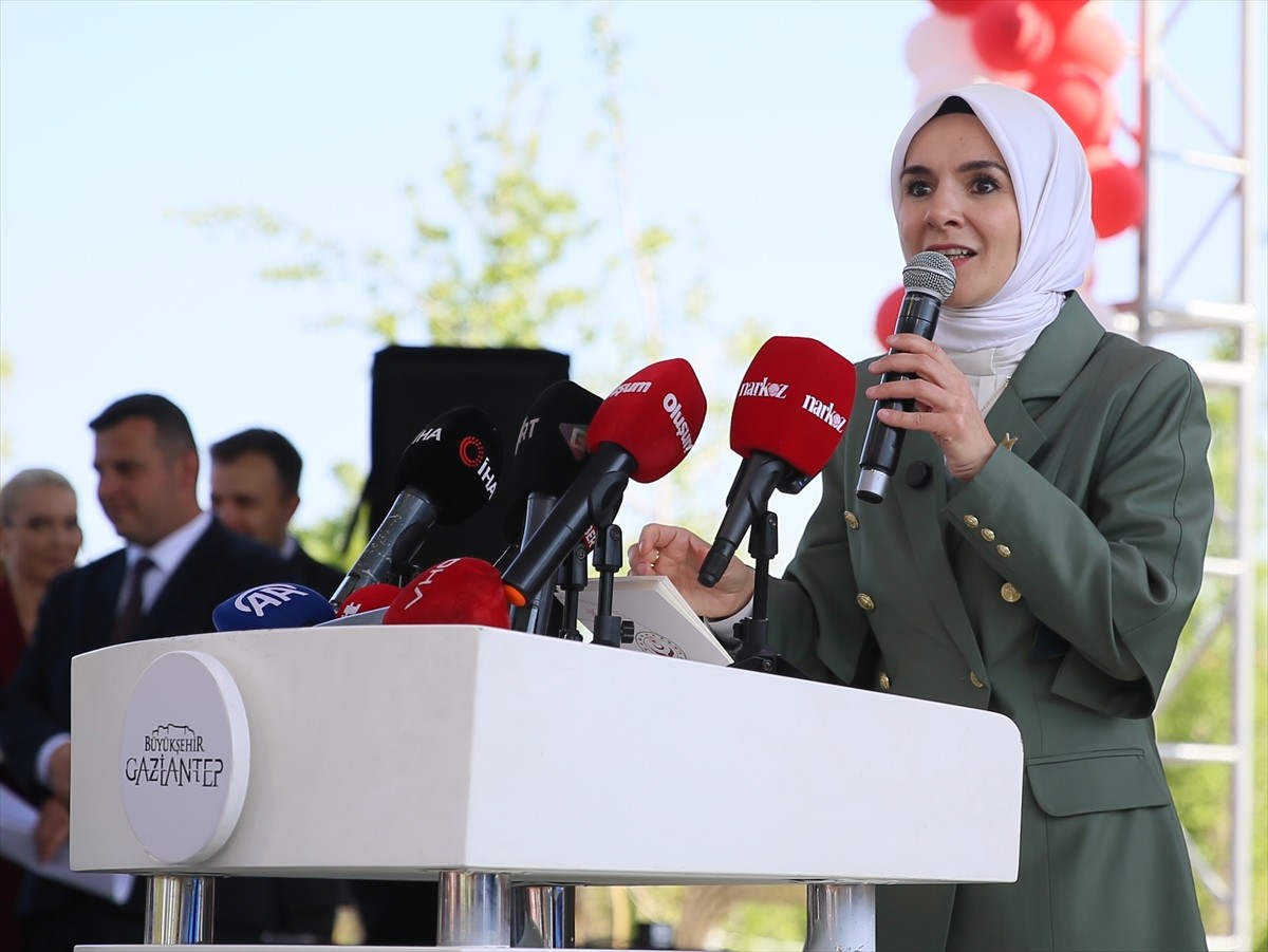 Aile ve Sosyal Hizmetler Bakanı Mahinur Özdemir Göktaş, Gaziantep Büyükşehir Belediyesi...