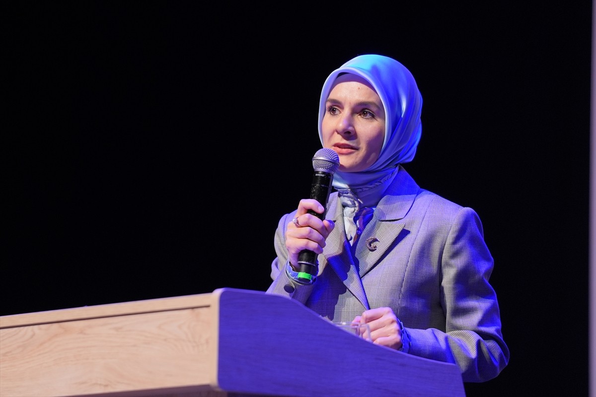 Aile ve Sosyal Hizmetler Bakanı Mahinur Özdemir Göktaş, Koruma Altında Yetişen Gençler ve Koruyucu...