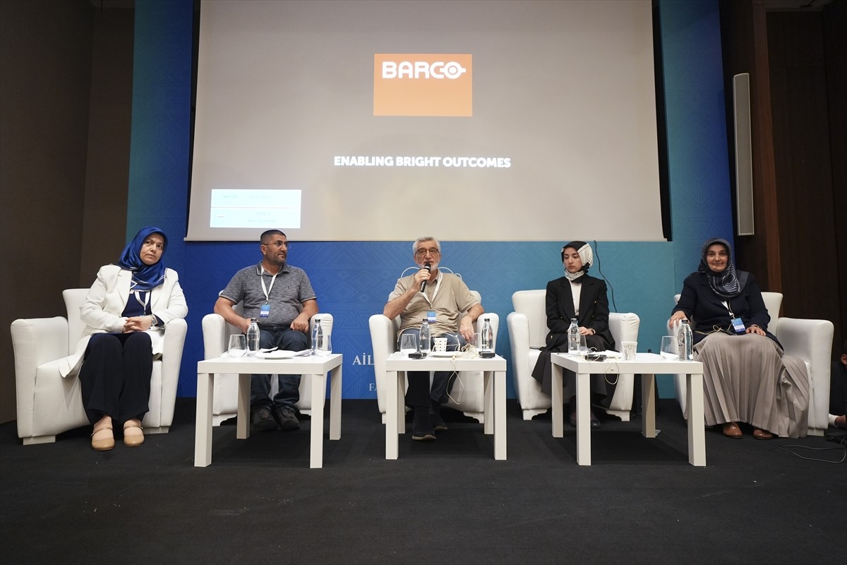 Aile ve Sosyal Hizmetler Bakanlığının katkılarıyla, İstanbul Aile Vakfı tarafından "21. Yüzyılda...