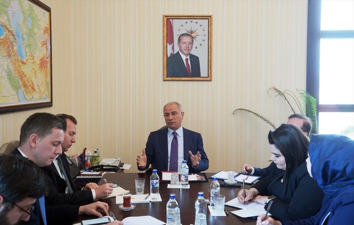 AK Parti Genel Başkanvekili Efkan Ala, parti genel merkezinde gazetecilerle sohbet toplantısı...