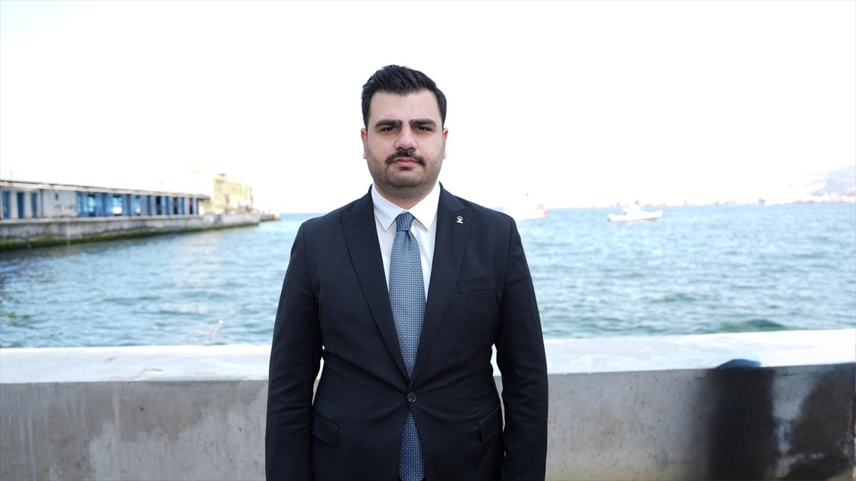 AK Parti Genel Sekreteri Eyyüp Kadir, İzmir'de katıldığı 19 Mayıs Atatürk'ü Anma Gençlik ve Spor...