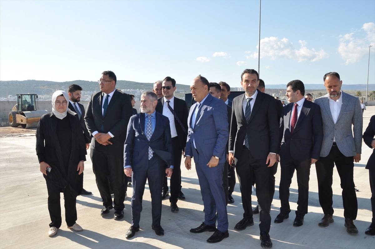 AK Parti Mersin Milletvekili Nureddin Nebati, Mersin'in Silifke ilçesinde bulunan Taşucu...