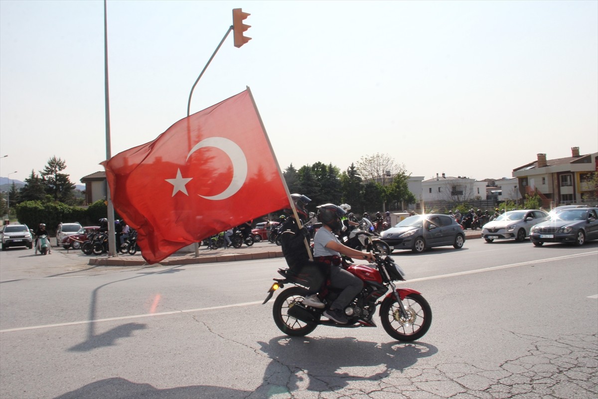 Alfa Kayseri Motosiklet Kulübü üyeleri, motosikletleri ile 19 Mayıs Atatürk'ü Anma, Gençlik ve...