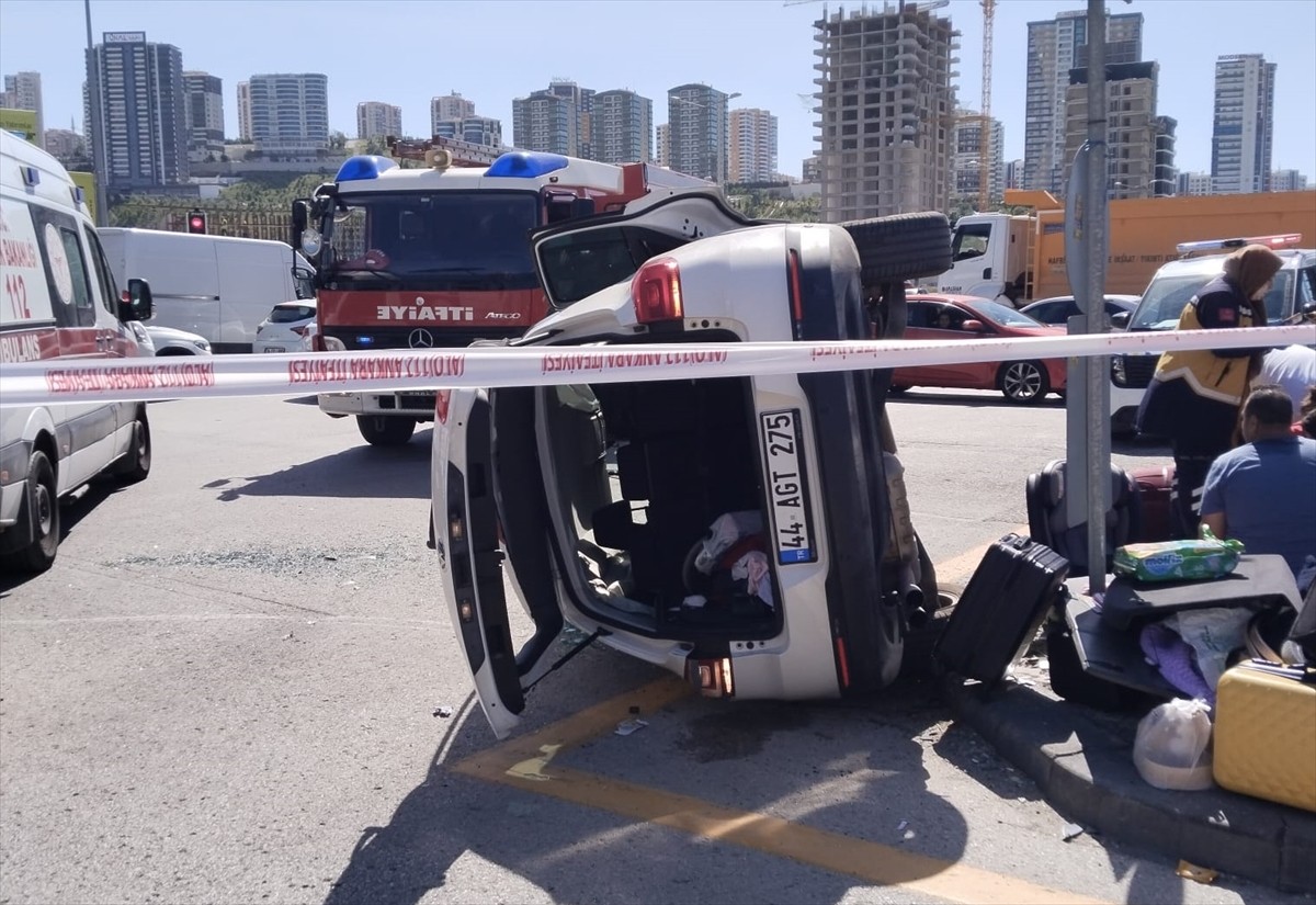 Ankara'da iki otomobilin çarpışması sonucu 2'si bebek 6 kişi yaralandı
