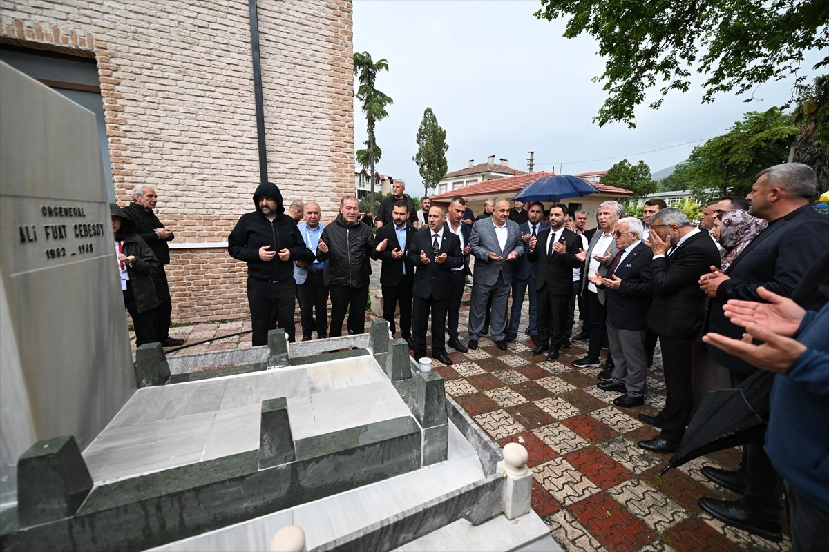 Ankara Büyükşehir Belediye (ABB) Başkanı Mansur Yavaş ve beraberindekiler, "Ayaş-Sapanca İpek Yolu...