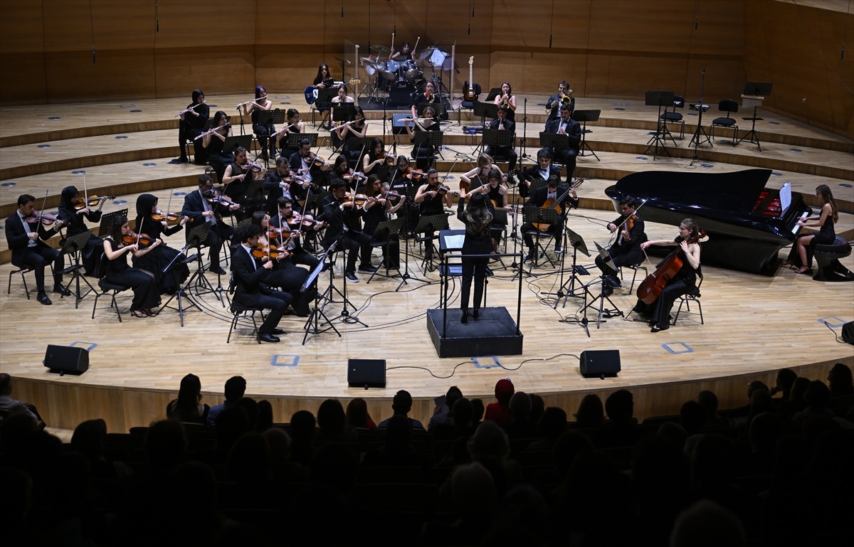 Ankara Üniversitesi Tıp Fakültesi öğrencilerinden oluşan Ankara Üniversitesi Tıp Fakültesi Oda...