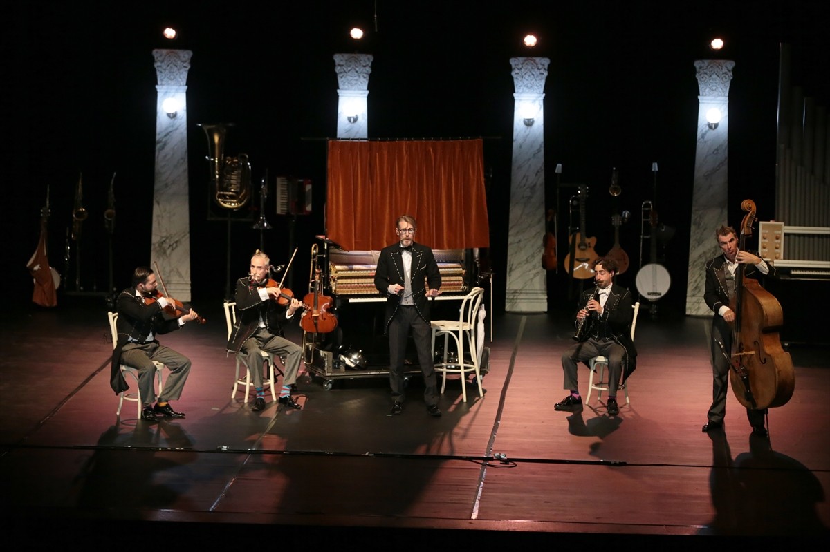 Antalya'da düzenlenen Devlet Tiyatroları Antalya 15. Uluslararası Tiyatro Festivali'nde, Hollanda...