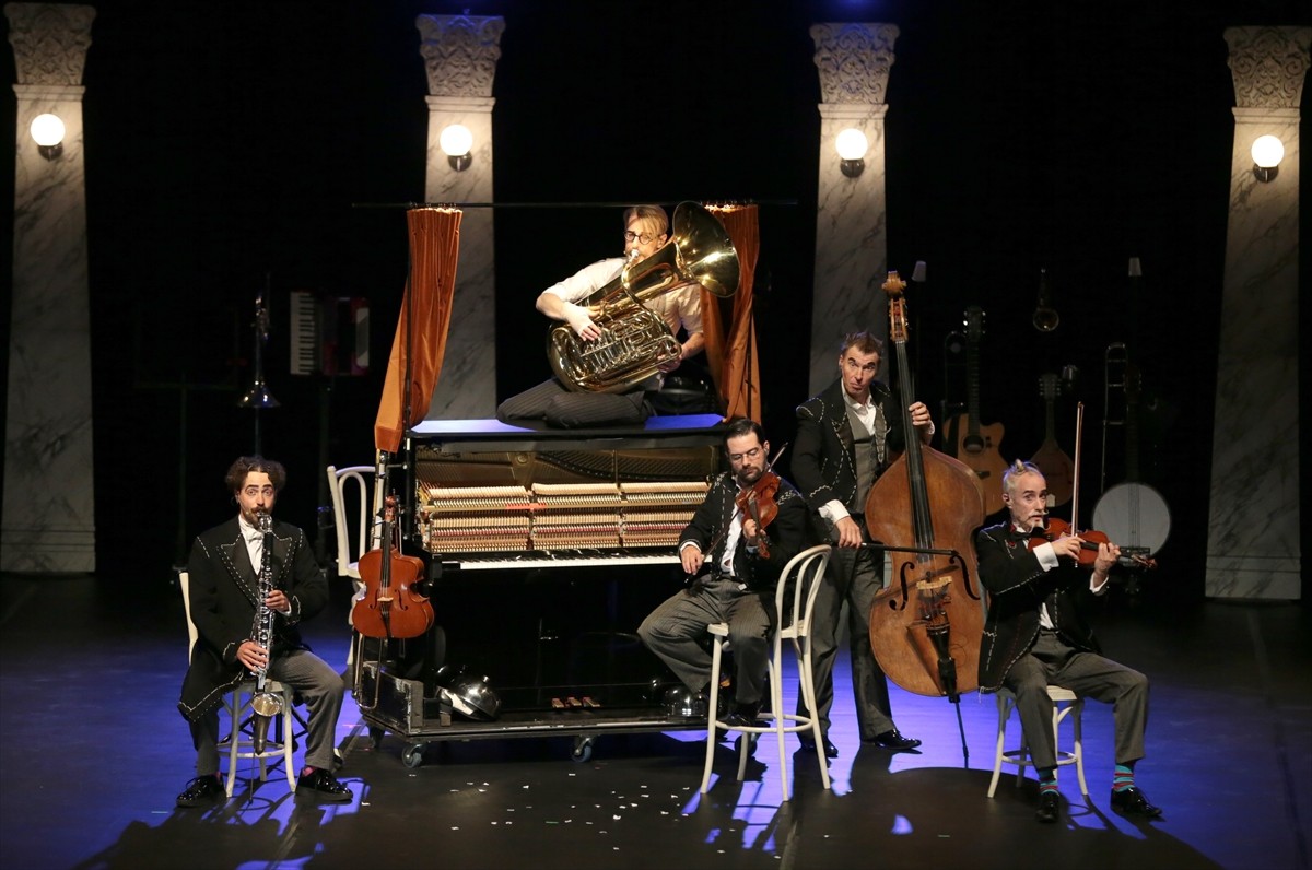 Antalya'da düzenlenen Devlet Tiyatroları Antalya 15. Uluslararası Tiyatro Festivali'nde, Hollanda...