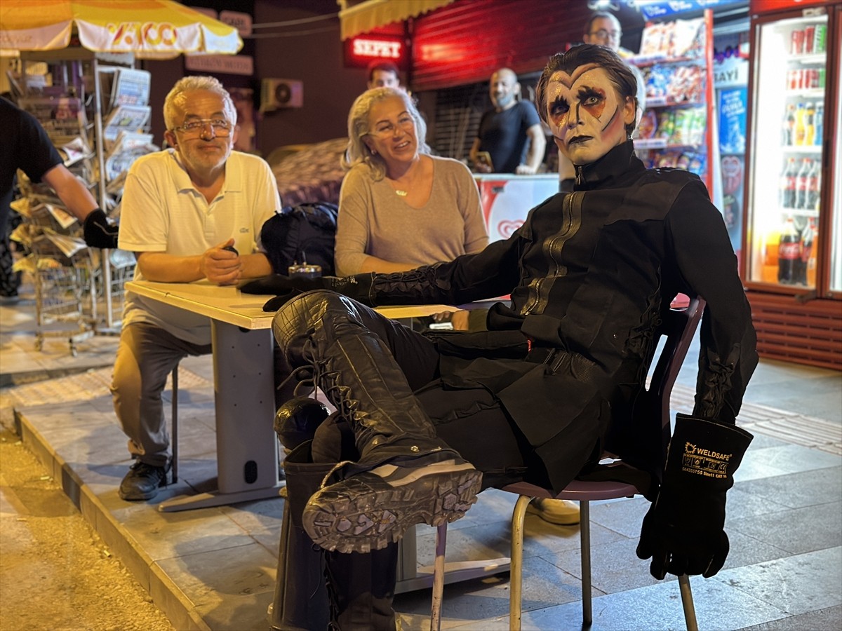 Antalya'da düzenlenen Devlet Tiyatroları Antalya 15. Uluslararası Tiyatro Festivali, Hollanda...