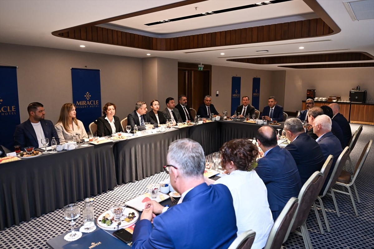 Antalya'da "Kaleiçi Yangın Denetimleri Değerlendirme Toplantısı", Vali Hulusi Şahin başkanlığında...