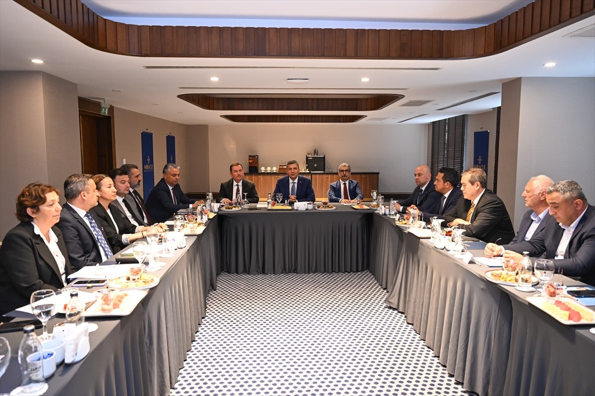 Antalya'da "Kaleiçi Yangın Denetimleri Değerlendirme Toplantısı", Vali Hulusi Şahin başkanlığında...