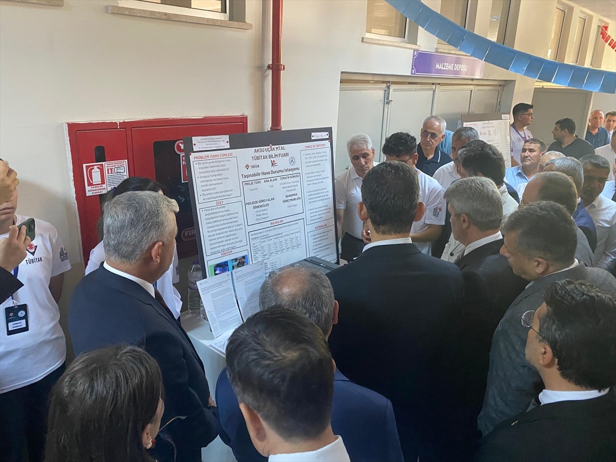 Antalya'nın Aksu ilçesindeki Aksu Uçak Bakım Teknolojisi Mesleki ve Teknik Anadolu Lisesi'nde...