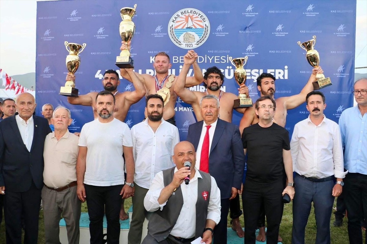 Antalya’nın Kaş İlçesinde bu yıl 4'üncüsü düzenlenen Kaş Belediyesi Yağlı Güreşleri'nin...