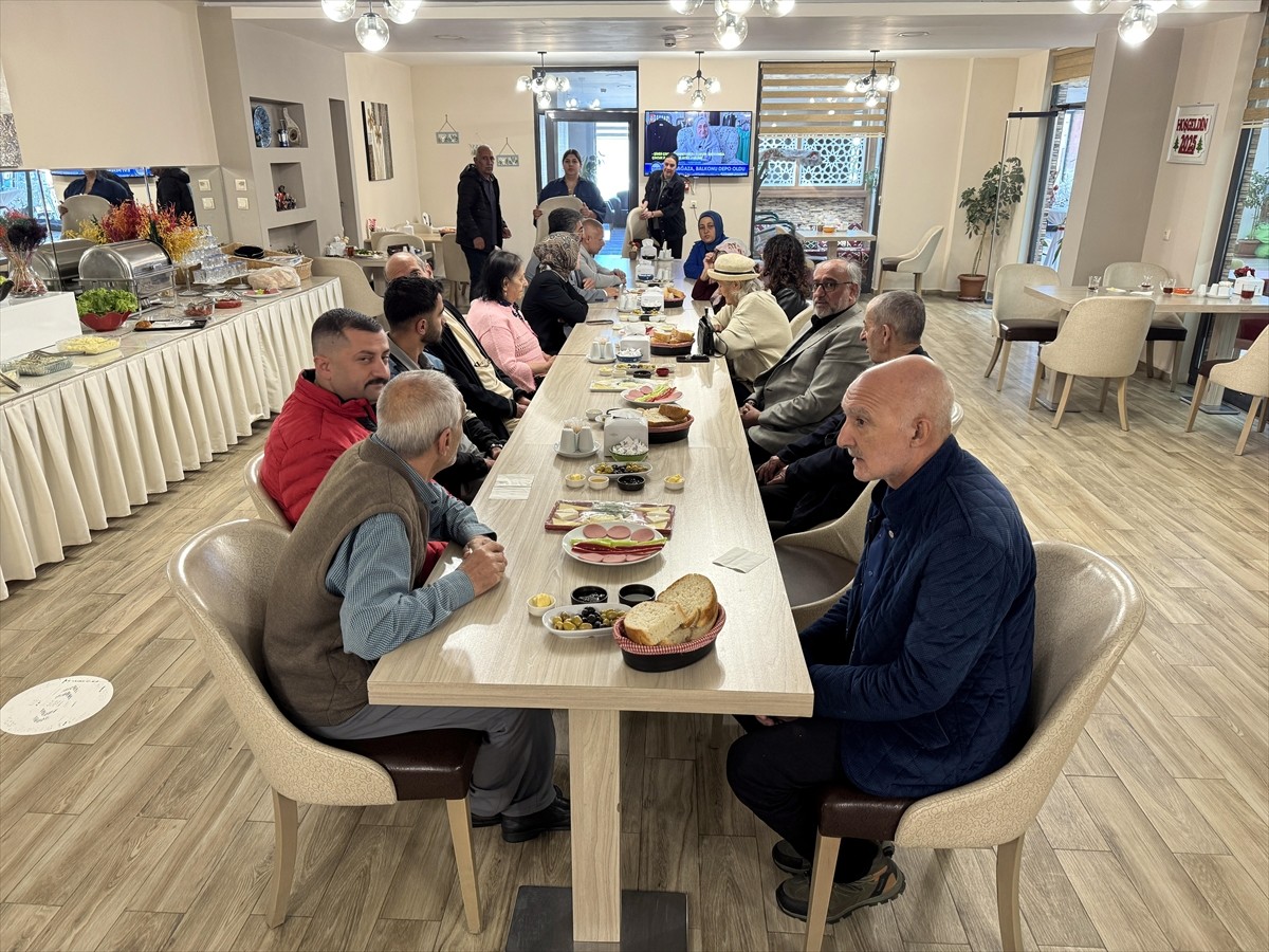 Ardahan'da, Türk Mutfağı Haftası dolayısıyla huzurevi sakinleri için yöresel lezzetlerden kahvaltı...