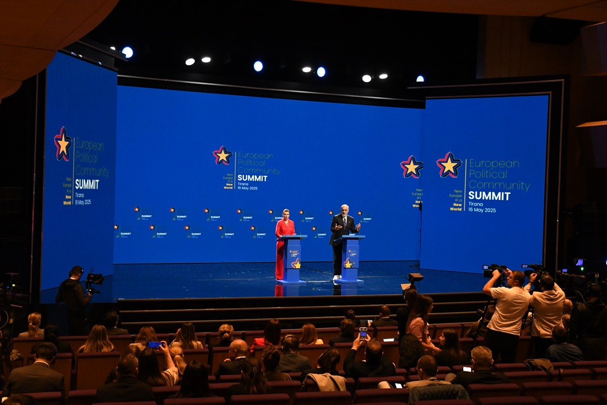 Arnavutluk'un başkenti Tiran'da 6'ncısı gerçekleştirilen Avrupa Siyasi Topluluğu (AST) zirvesi...