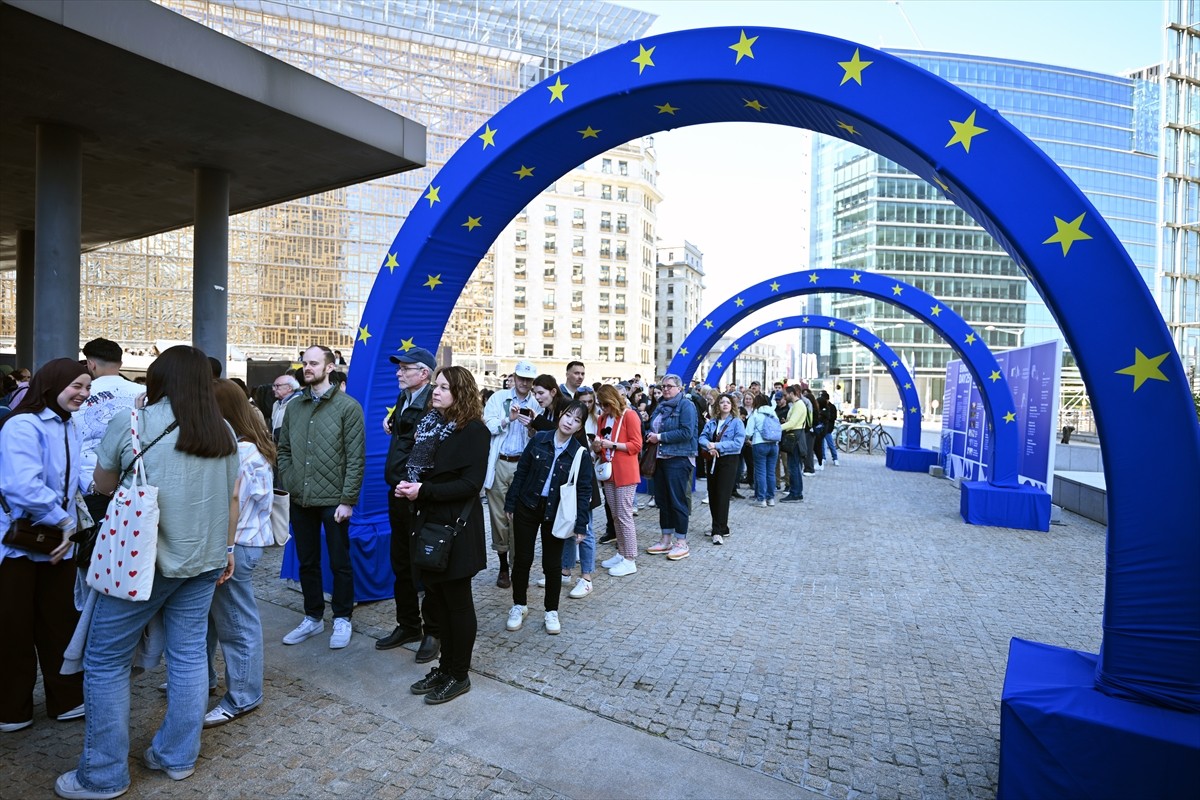 Avrupa'da birlik fikrine hayat veren Schuman Bildirisi'nin yıl dönümünü ifade eden Avrupa Günü...