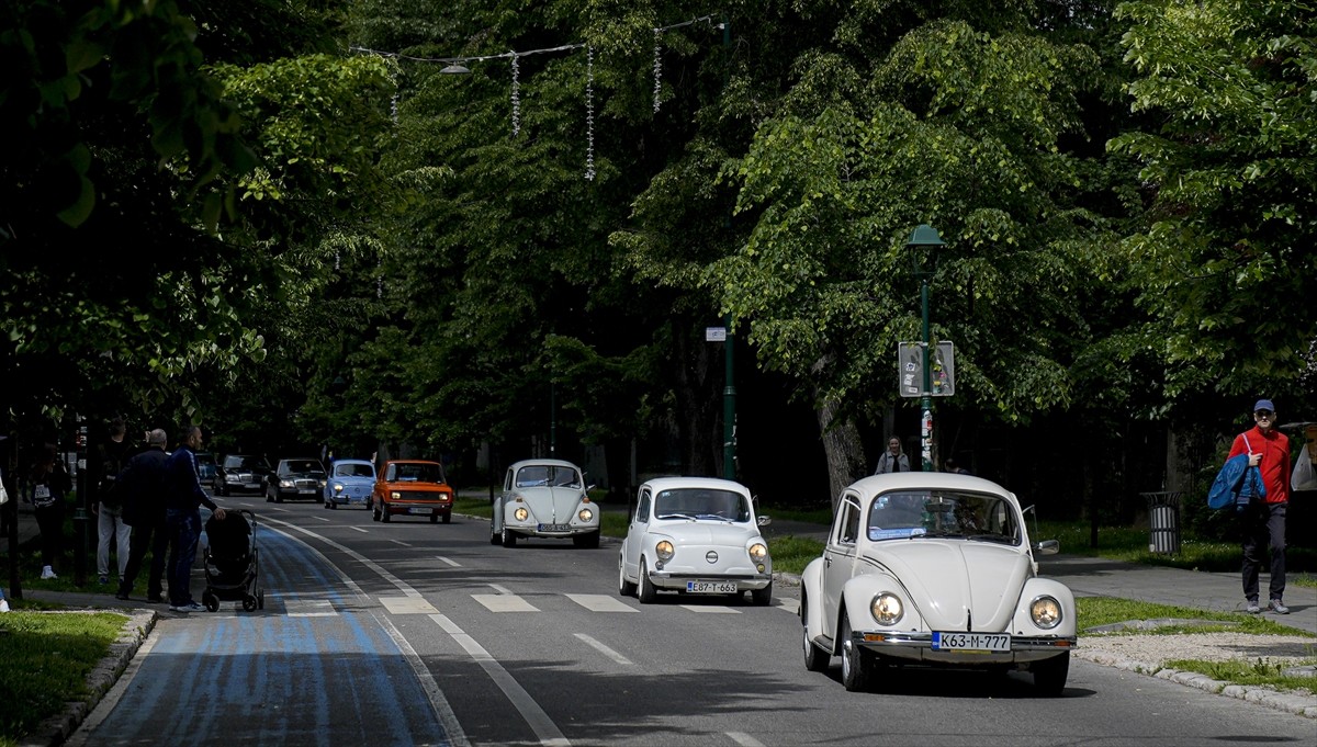 Avrupa'nın birçok ülkesinden klasik otomobil tutkunu, araçlarıyla geldikleri Bosna Hersek'in...