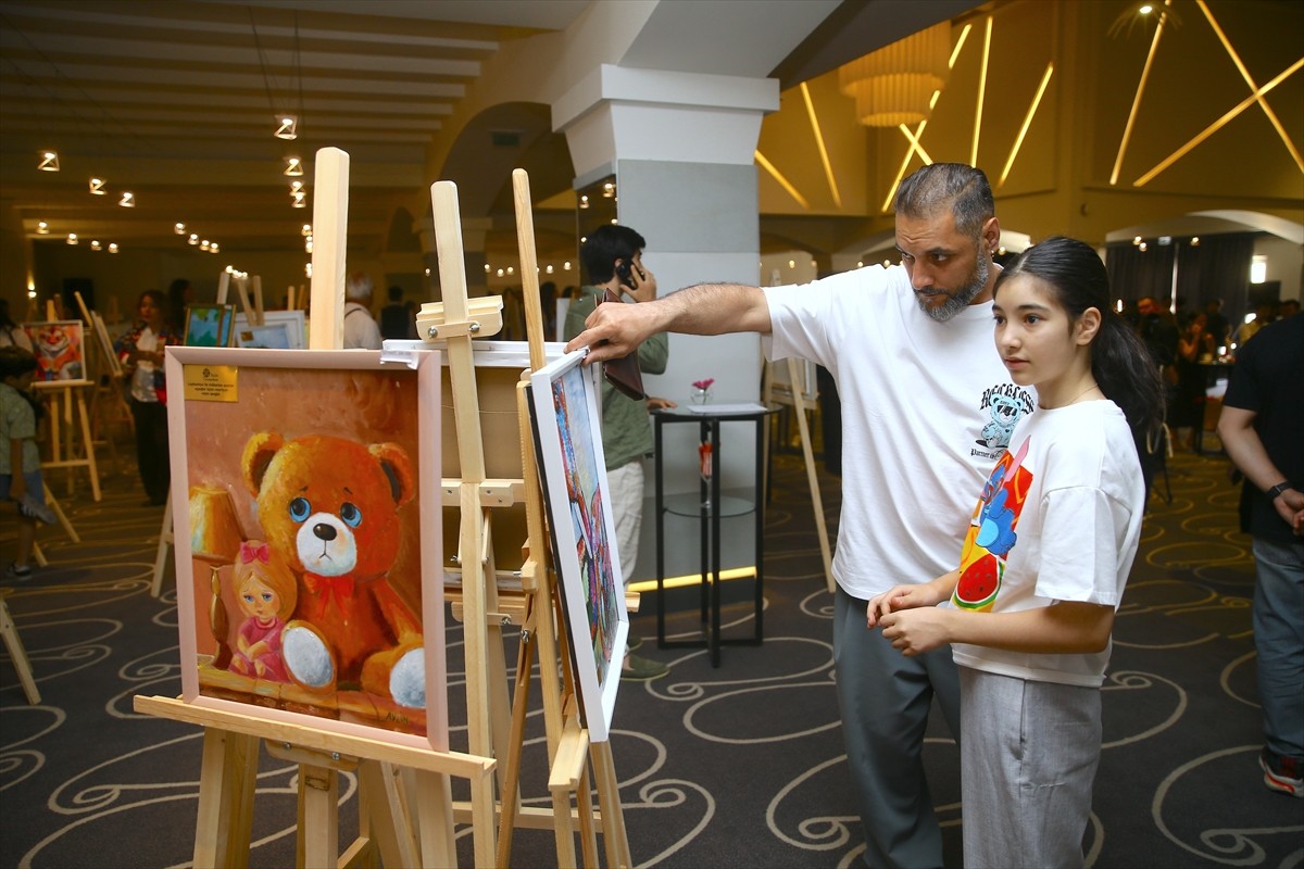 Azerbaycan'ın başkenti Bakü'de, lösemi hastalığıyla mücadele eden çocuklara destek amacıyla kermes...