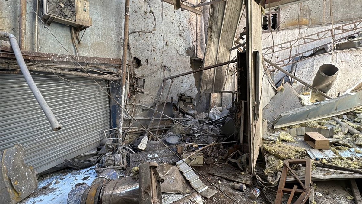 Bağcılar'da bir ütü paket atölyesindeki buhar kazanının patlaması sonucu 1 kişi yaralandı....